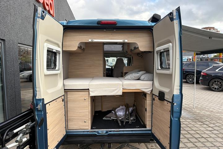 Blå Fiat Knaus fra 2021