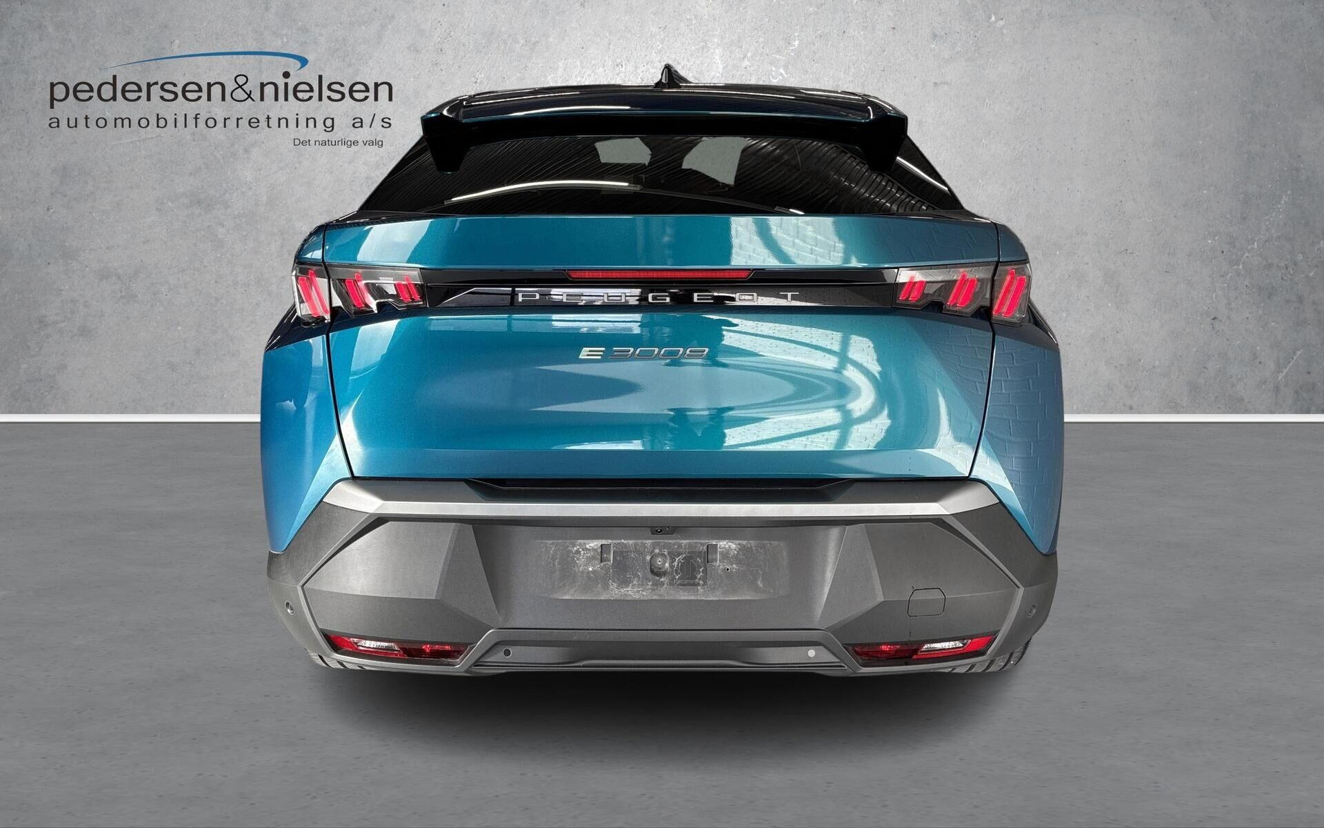 Brun Peugeot e-3008 fra 2025