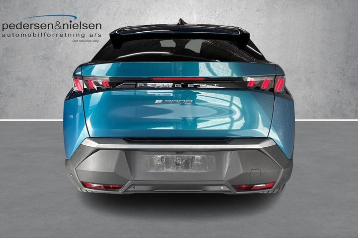 Brun Peugeot e-3008 fra 2025