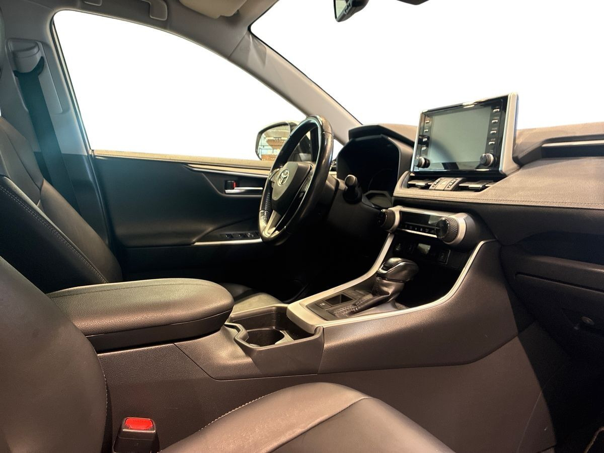 Hvid Toyota RAV4 fra 2019