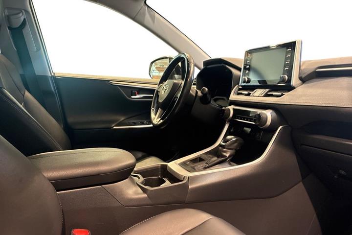 Hvid Toyota RAV4 fra 2019