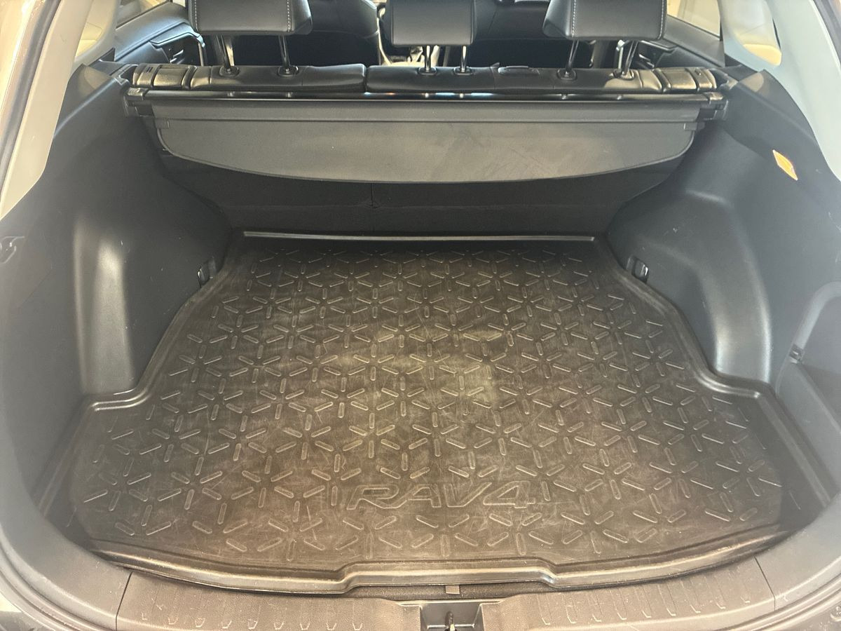 Hvid Toyota RAV4 fra 2019