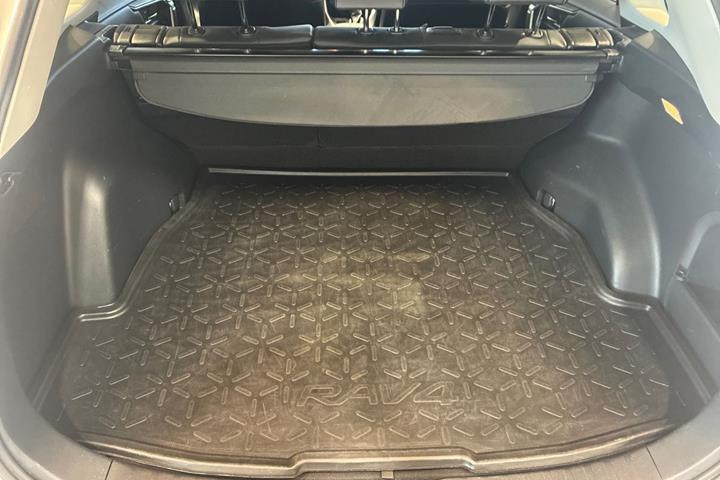 Hvid Toyota RAV4 fra 2019
