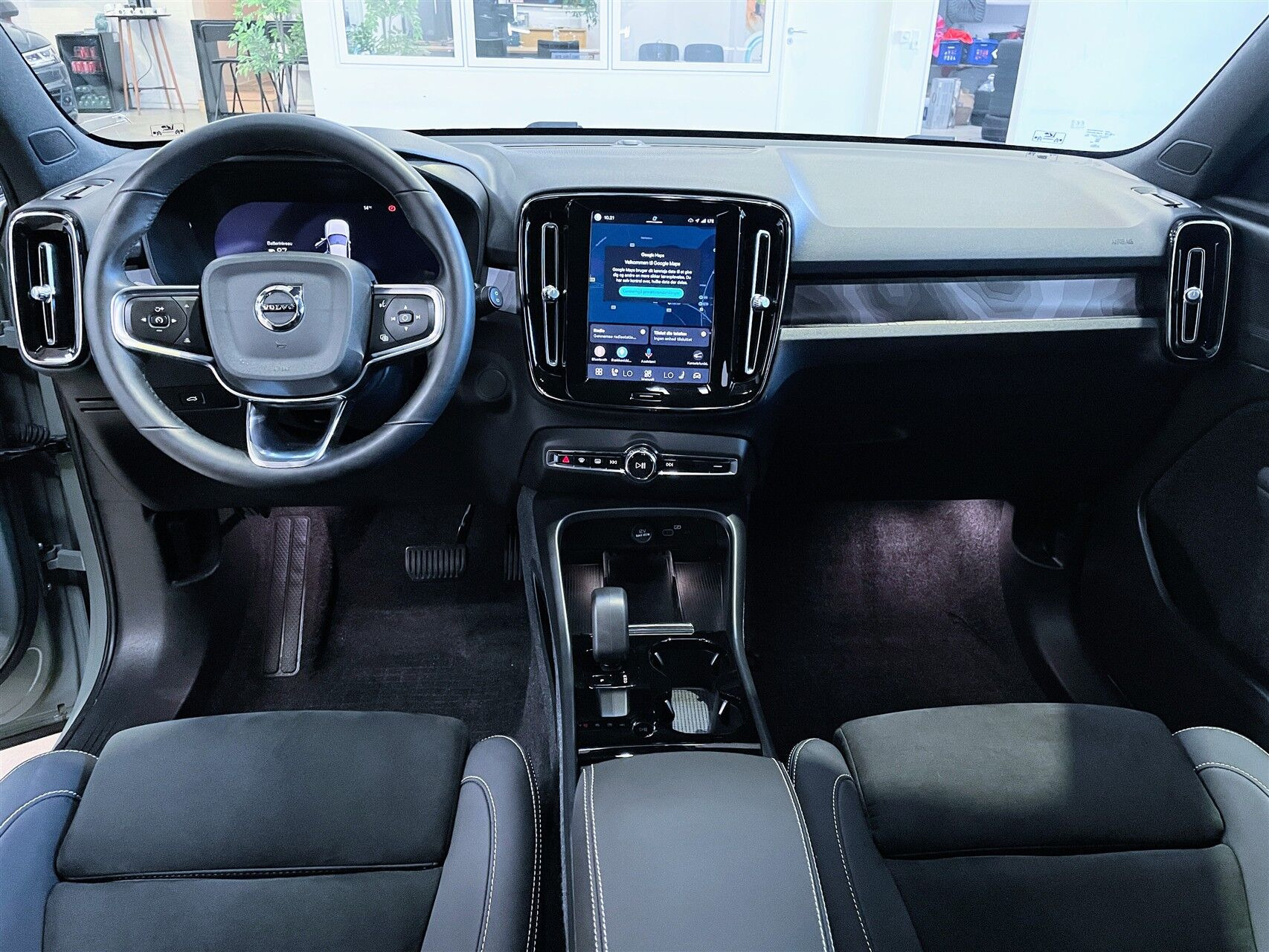 Grøn Volvo XC40 fra 2023