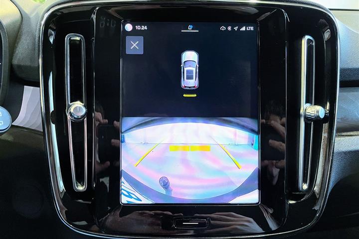 Grøn Volvo XC40 fra 2023