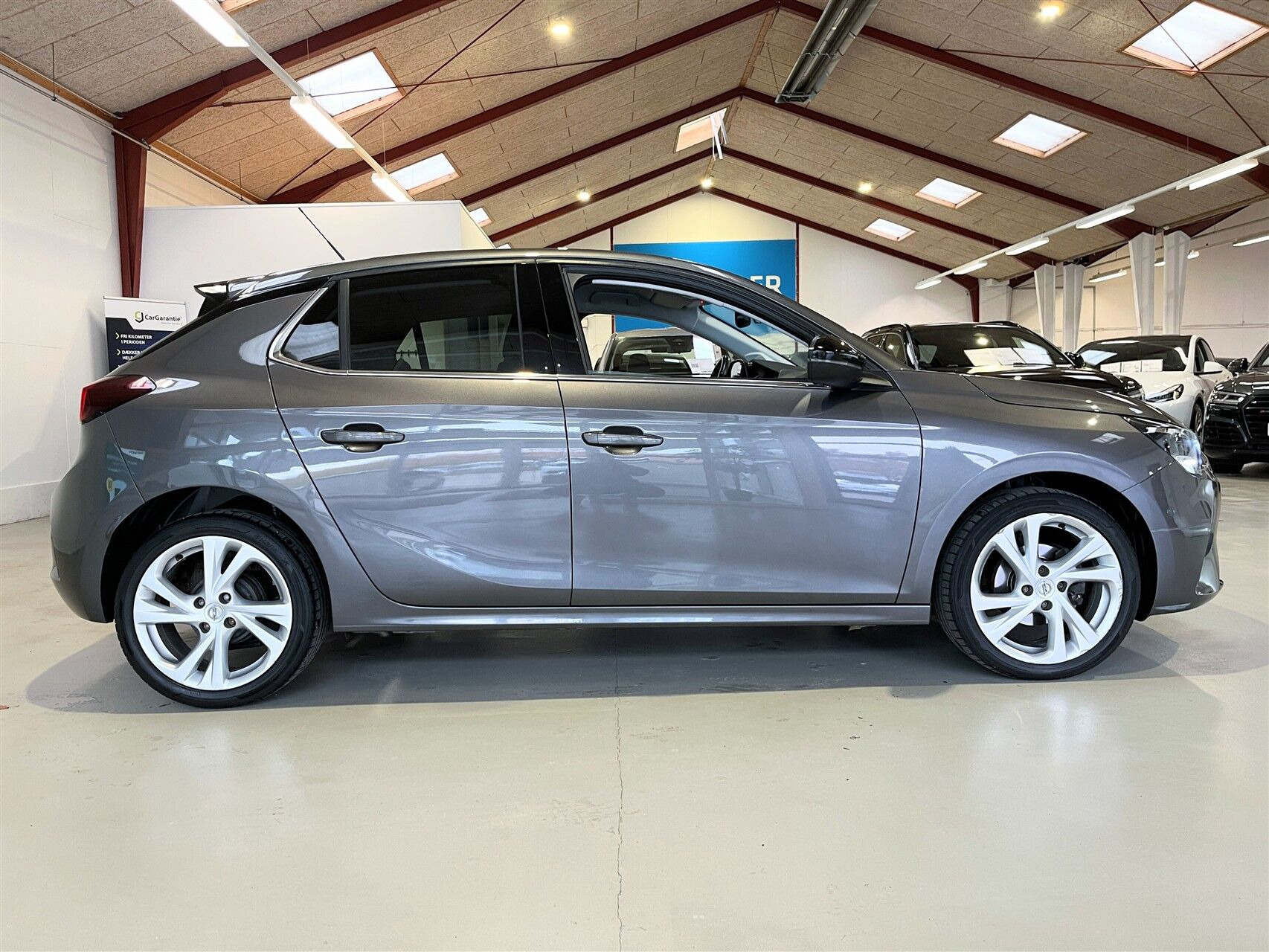 Grå Opel Corsa fra 2020