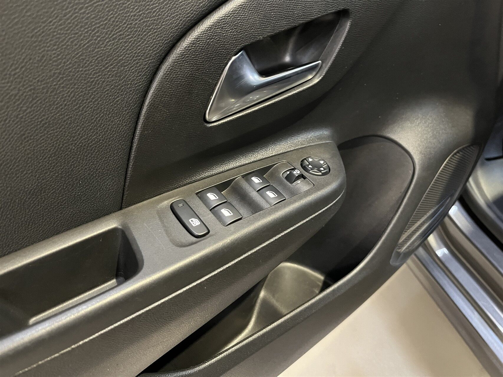 Grå Opel Corsa fra 2020