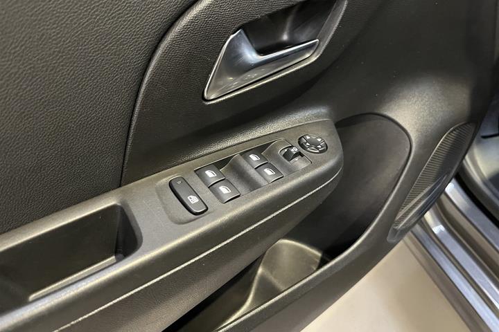 Grå Opel Corsa fra 2020