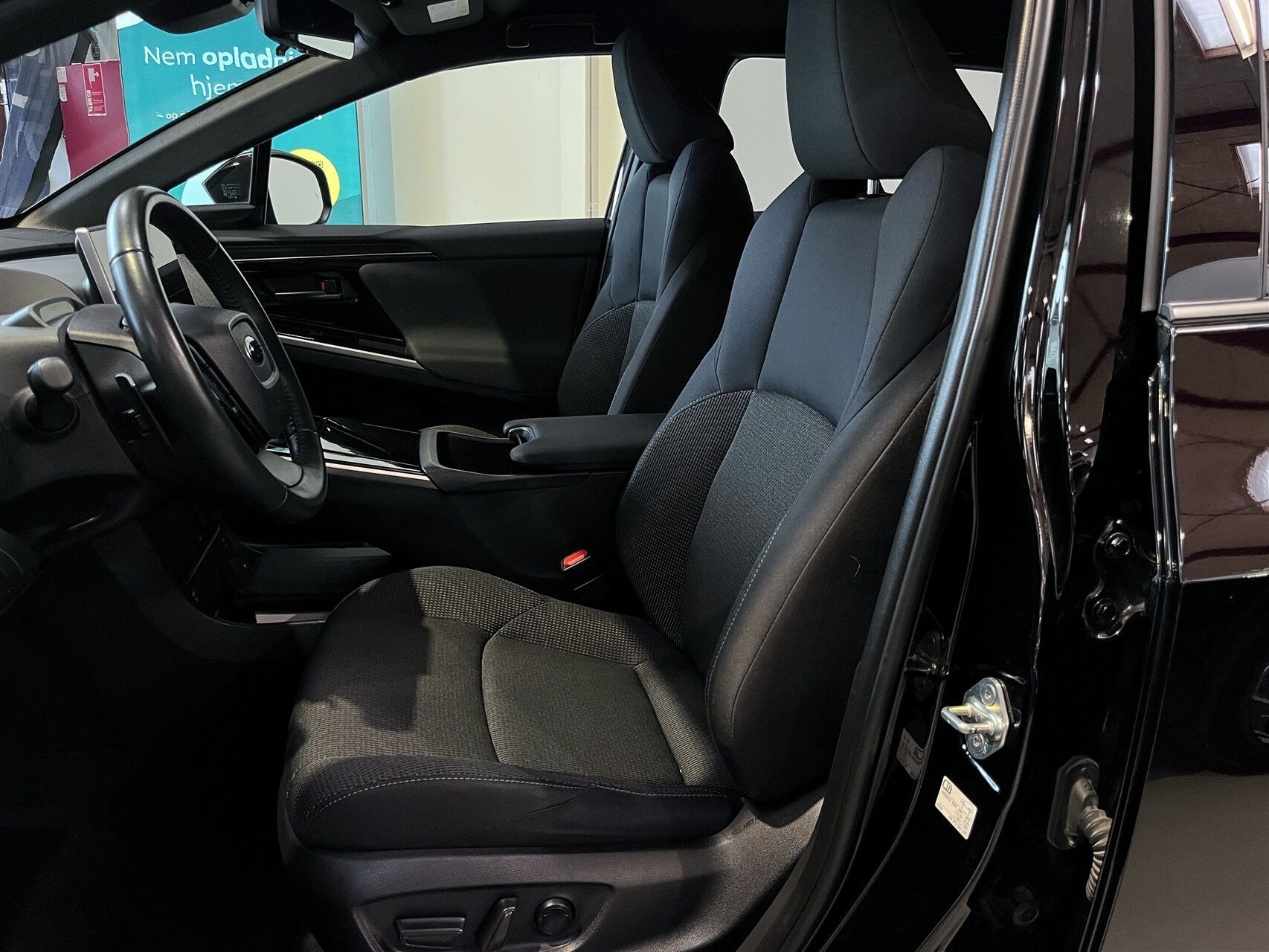 Sort Subaru Solterra fra 2023