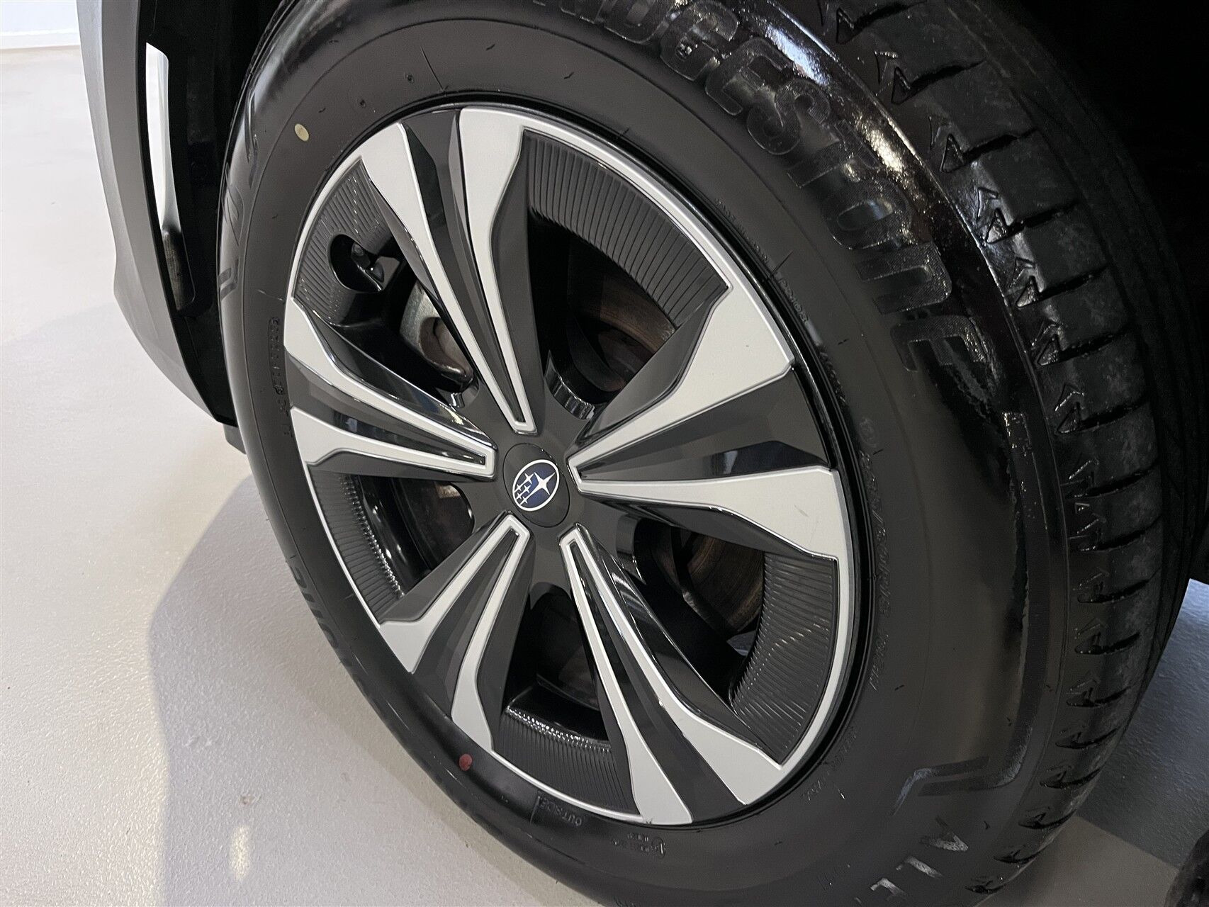 Sort Subaru Solterra fra 2023