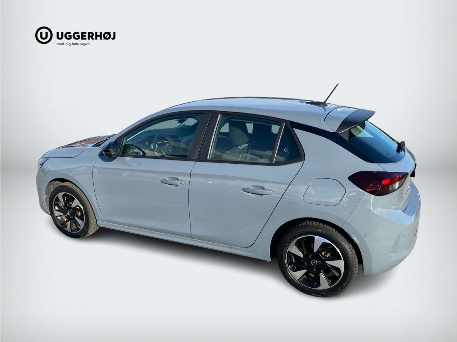 Grå Opel Corsa-e fra 2023