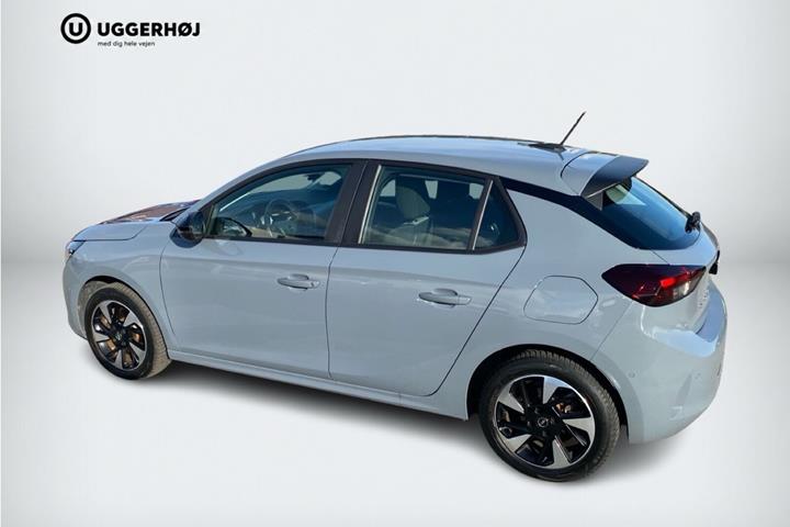 Grå Opel Corsa-e fra 2023
