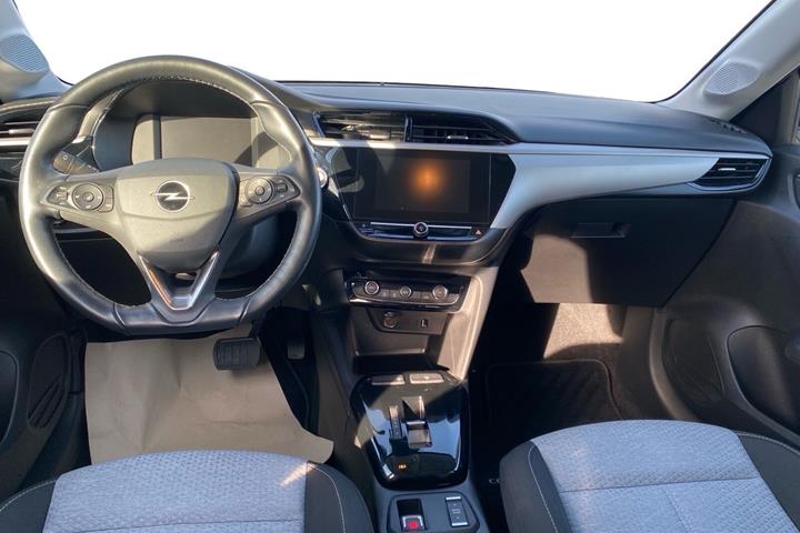 Grå Opel Corsa-e fra 2023