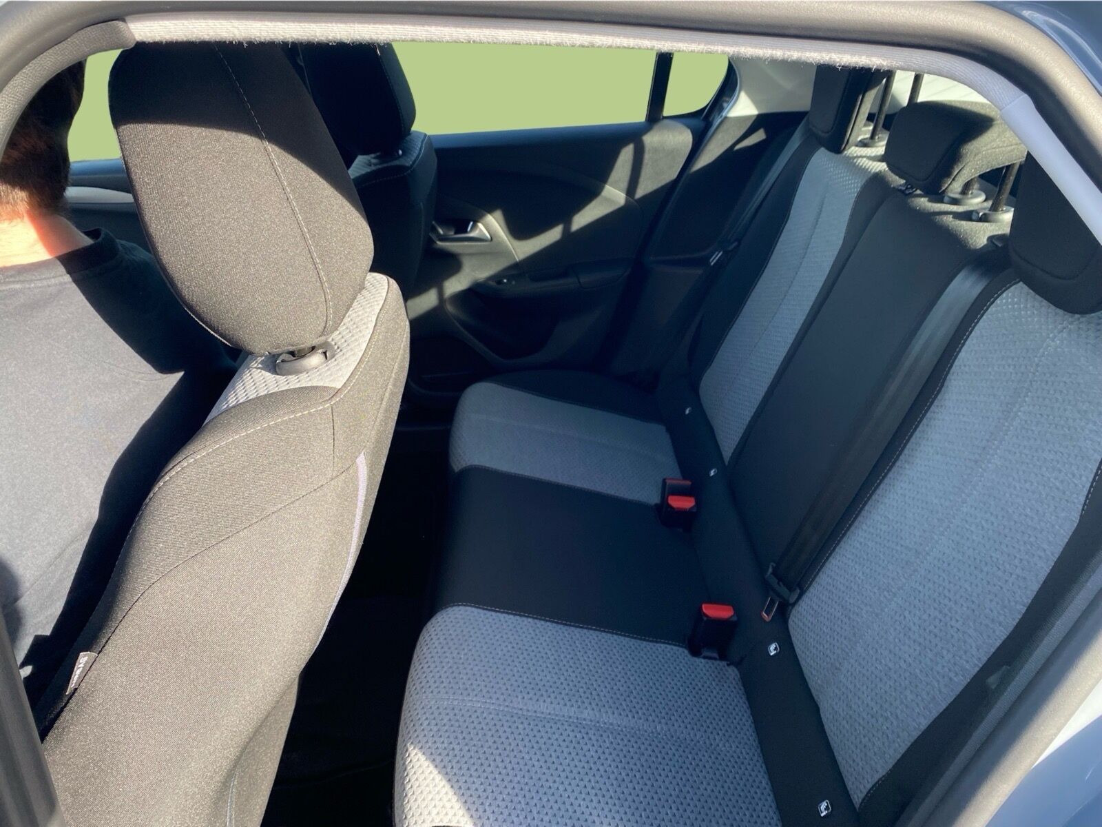 Grå Opel Corsa-e fra 2023
