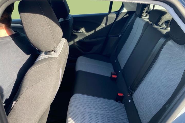 Grå Opel Corsa-e fra 2023