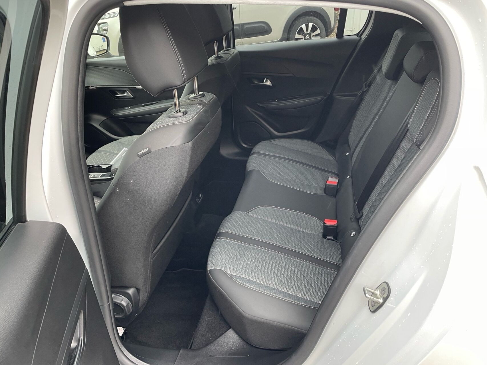 undefined Peugeot 208 fra 2024