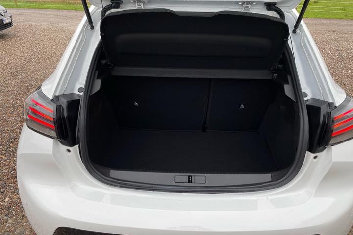 undefined Peugeot 208 fra 2024