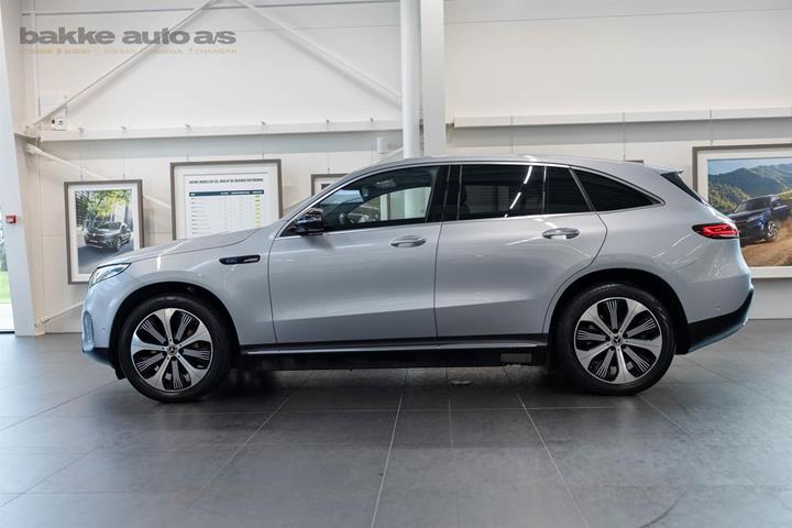 Sølv Mercedes EQC400 fra 2020