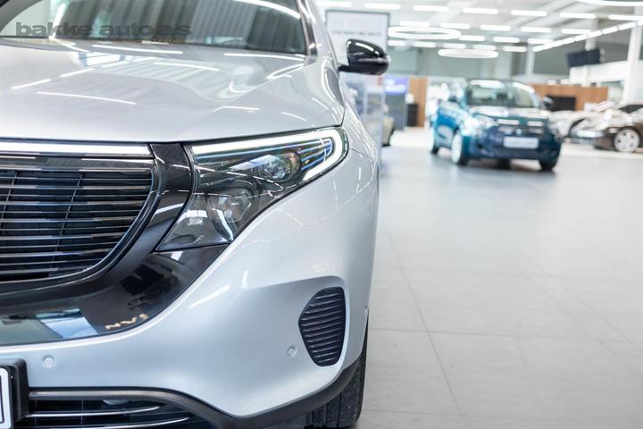 Sølv Mercedes EQC400 fra 2020