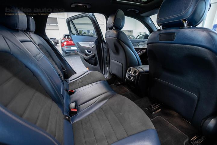 Sølv Mercedes EQC400 fra 2020