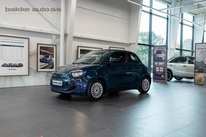 Blå Fiat 500e fra 2023