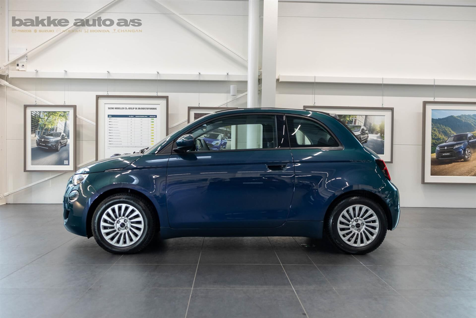Blå Fiat 500e fra 2023