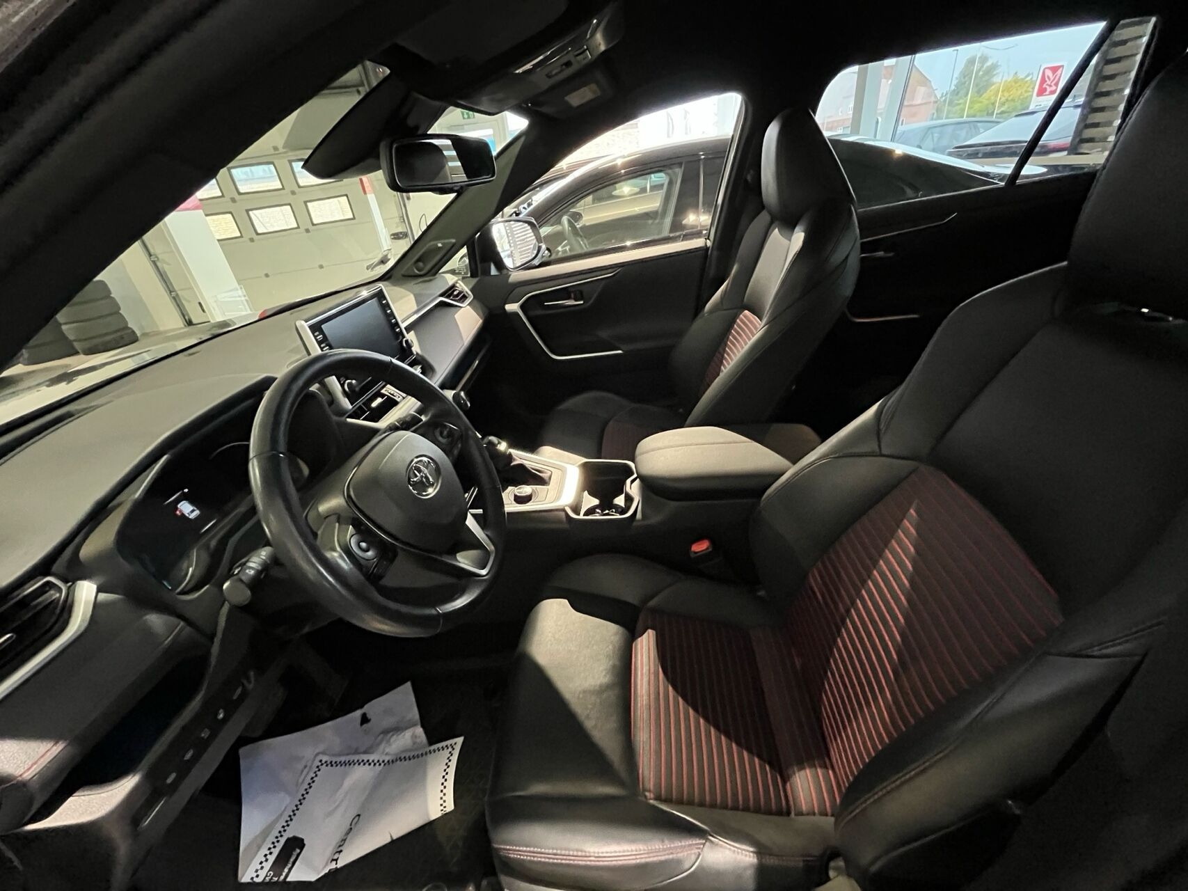 Grå Toyota RAV4 Plug-in fra 2021
