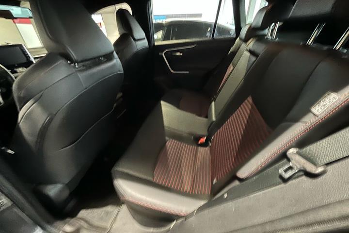 Grå Toyota RAV4 Plug-in fra 2021