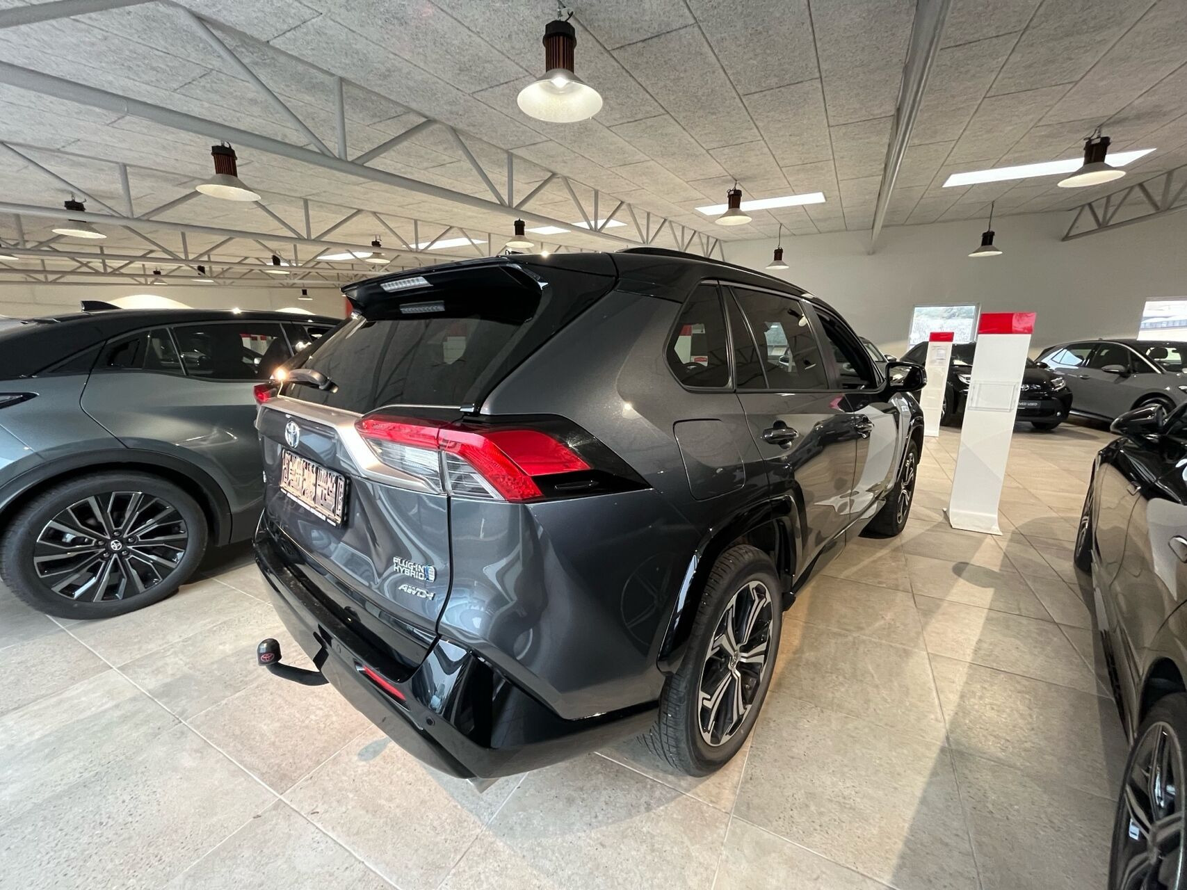 Grå Toyota RAV4 Plug-in fra 2021