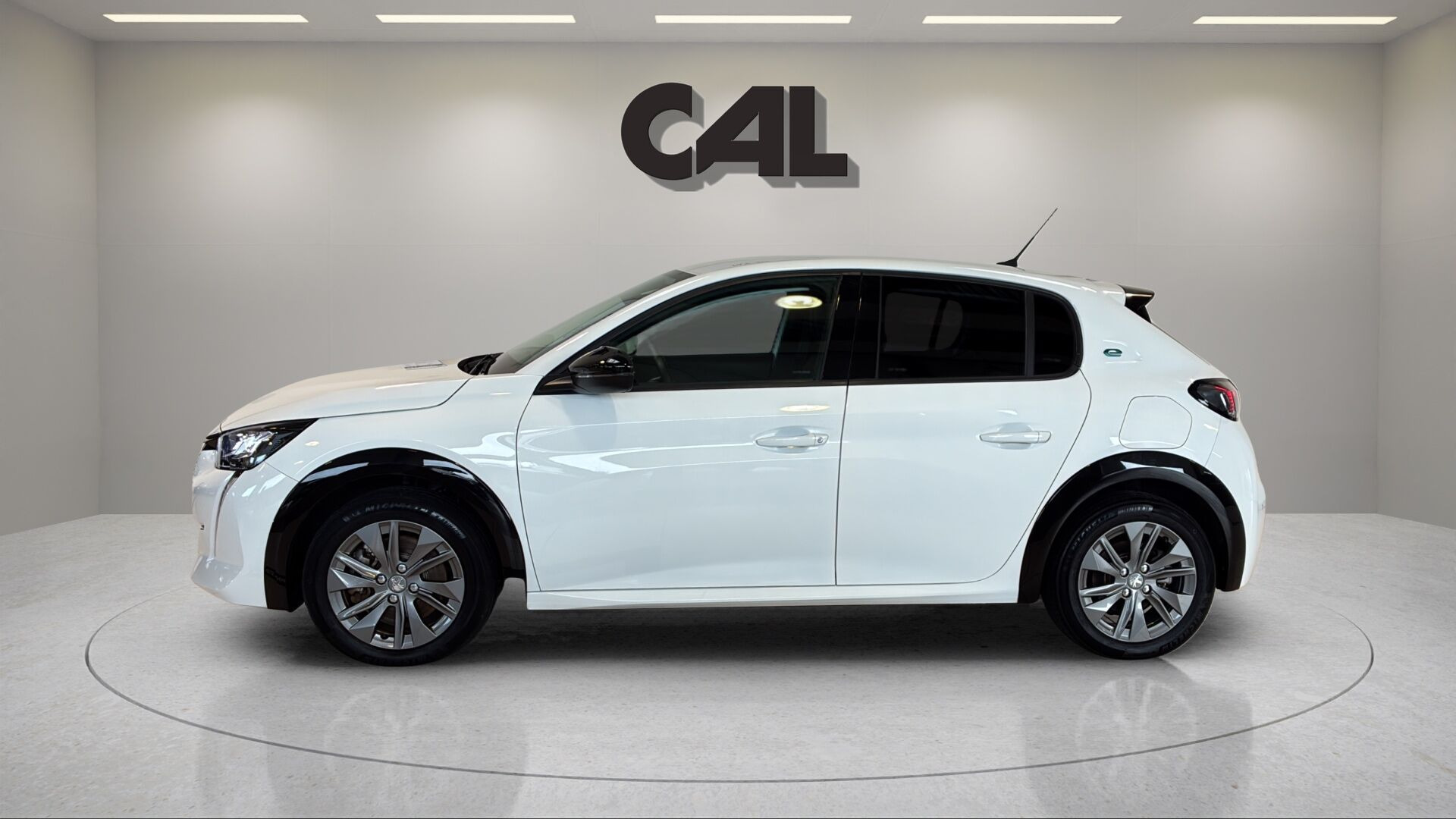 Hvid Peugeot e-208 fra 2023