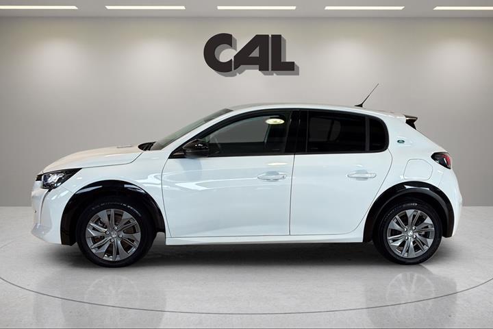 Hvid Peugeot e-208 fra 2023