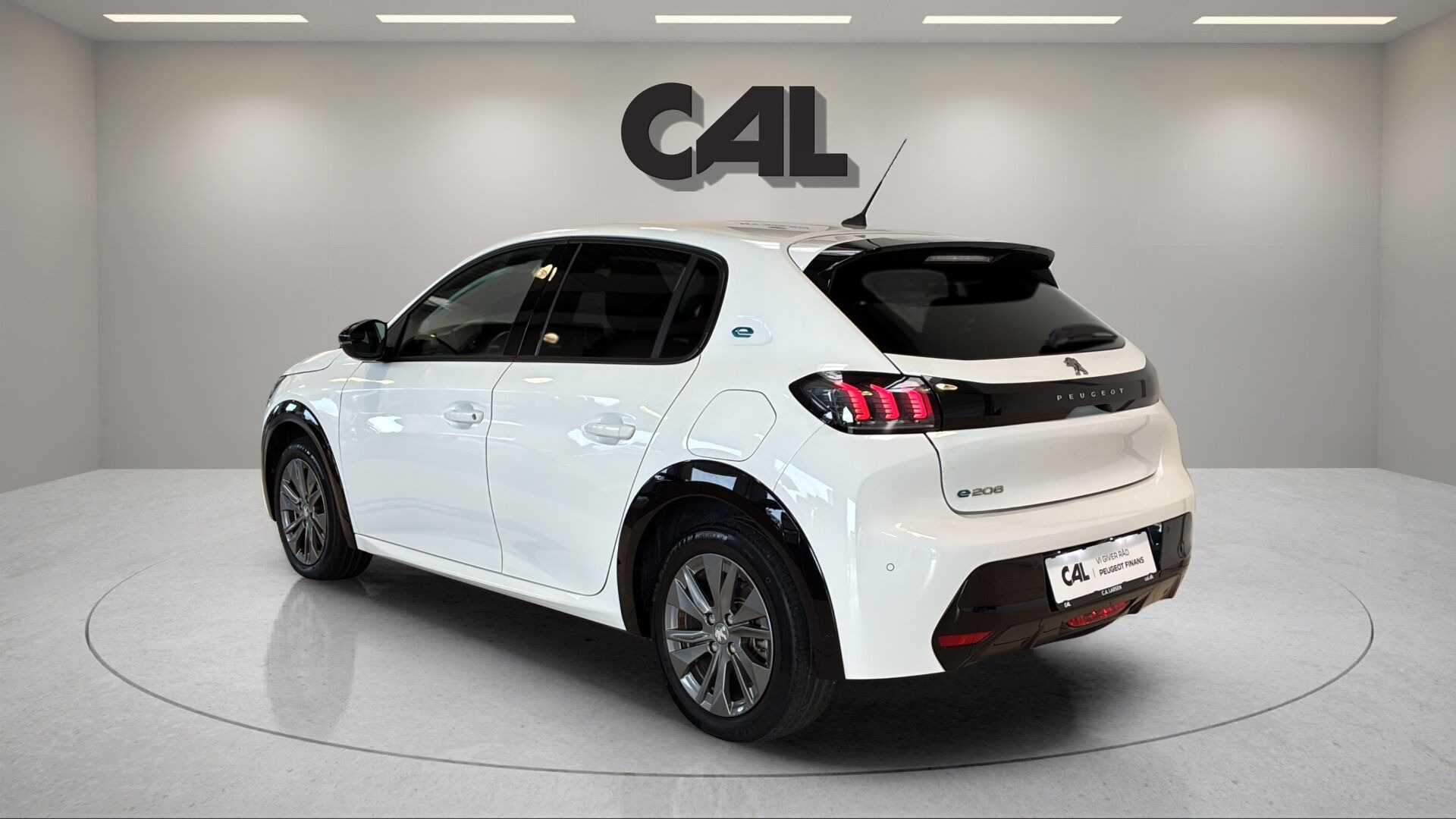 Hvid Peugeot e-208 fra 2023