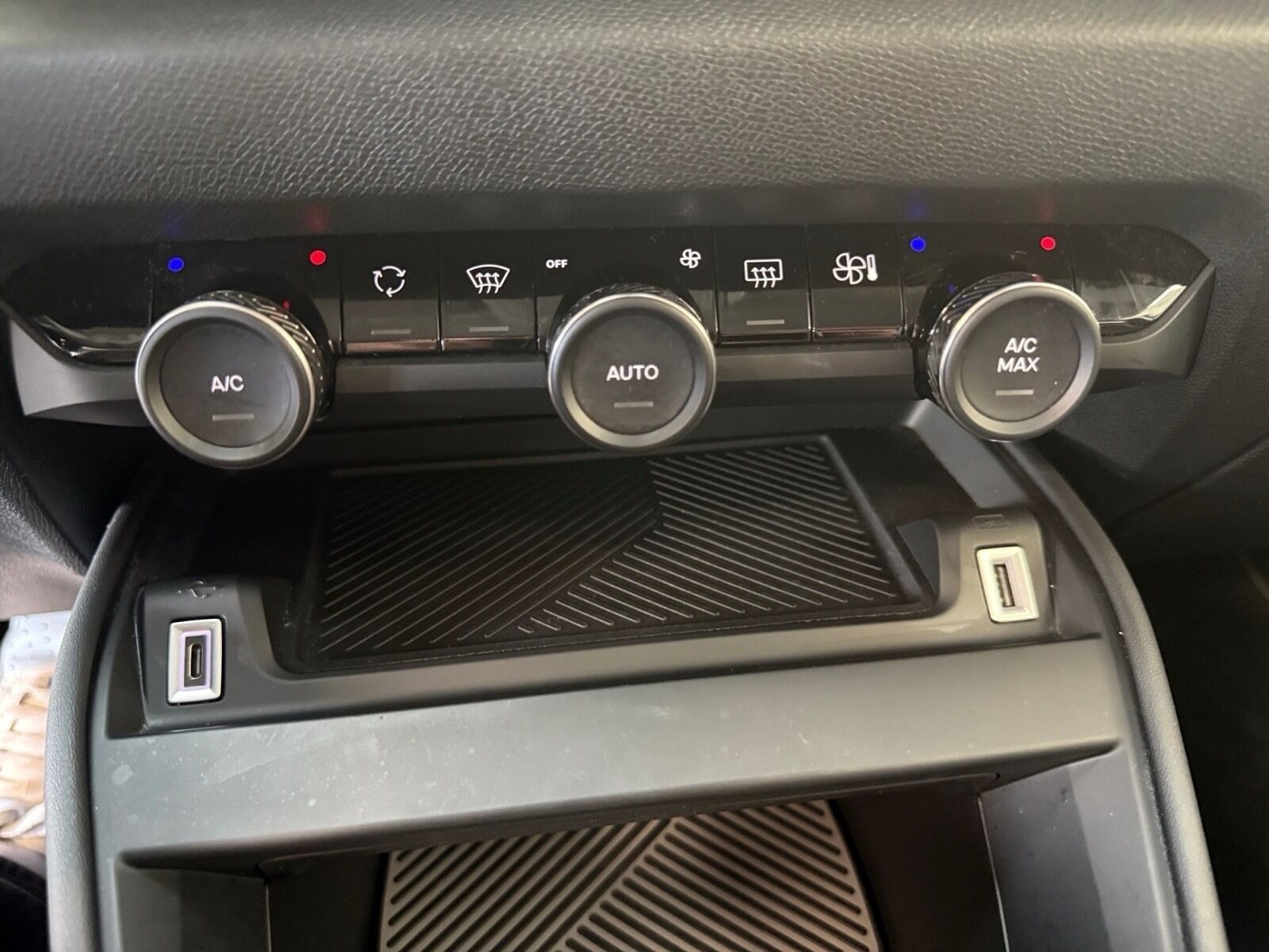 Grå Citroën ë-C4 fra 2022