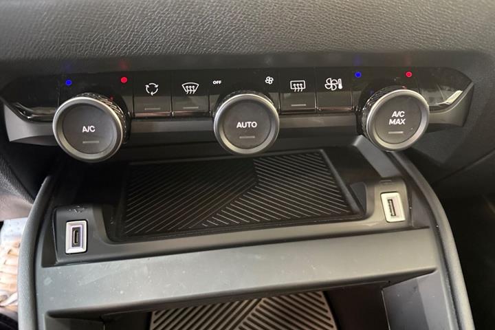 Grå Citroën ë-C4 fra 2022