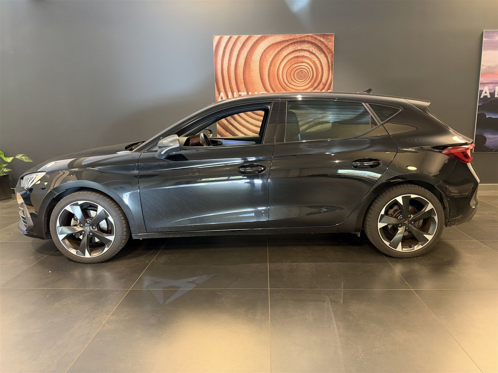 Sort Cupra Leon fra 2023