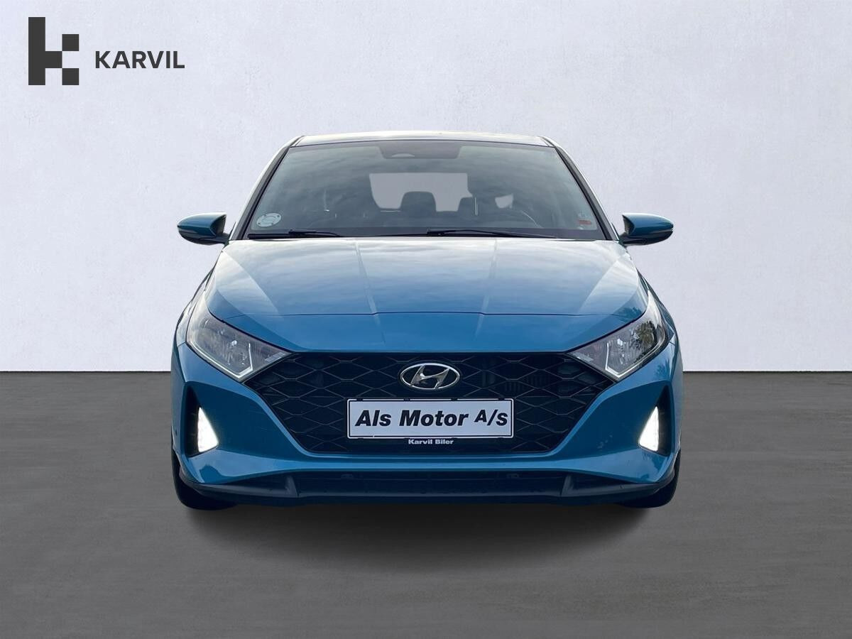 Blå Hyundai i20 fra 2021