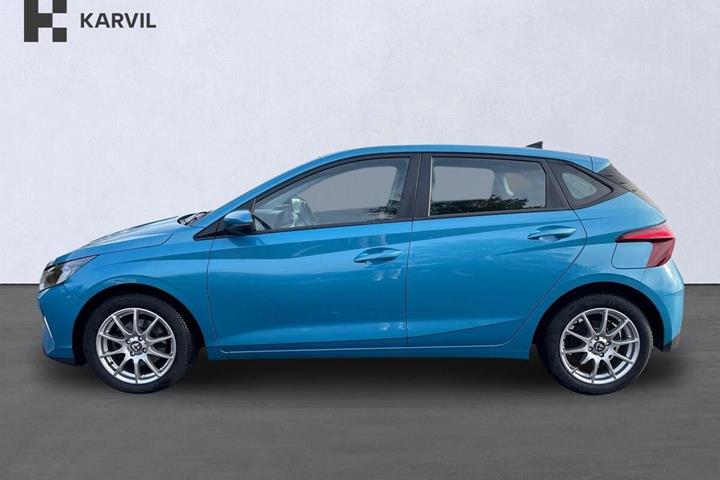 Blå Hyundai i20 fra 2021