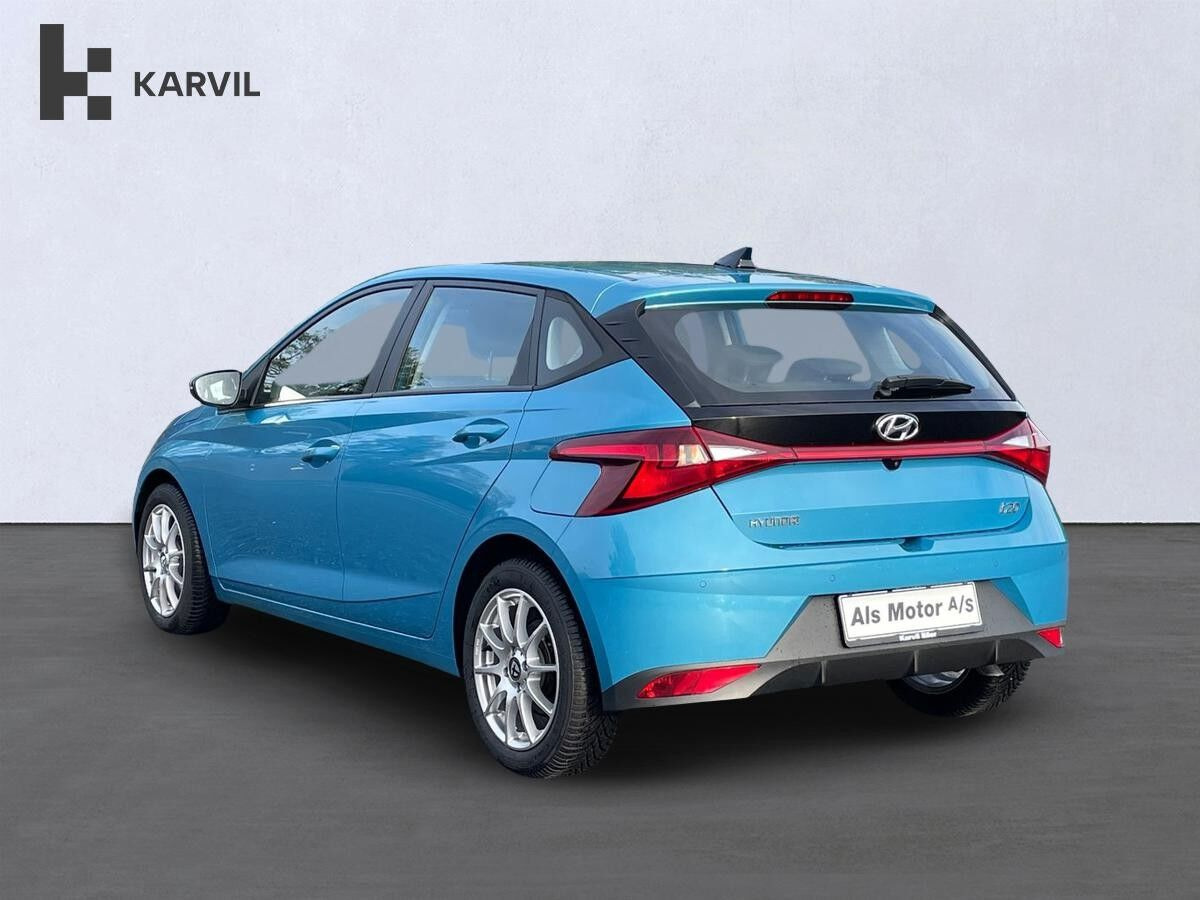 Blå Hyundai i20 fra 2021