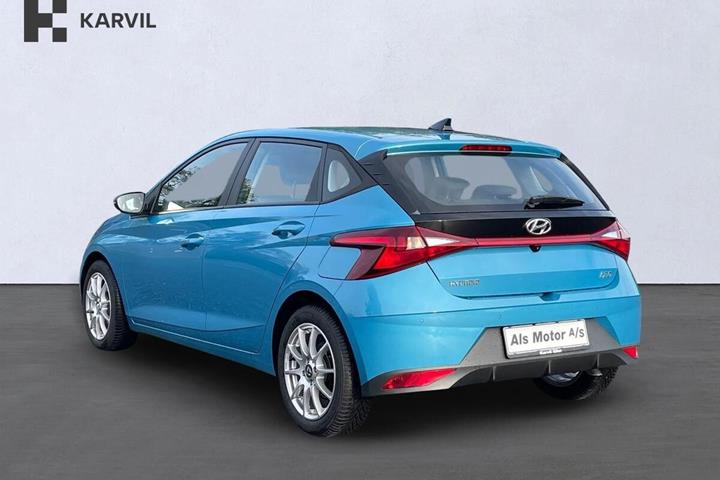 Blå Hyundai i20 fra 2021