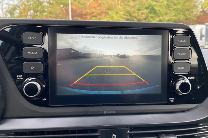 Blå Hyundai i20 fra 2021