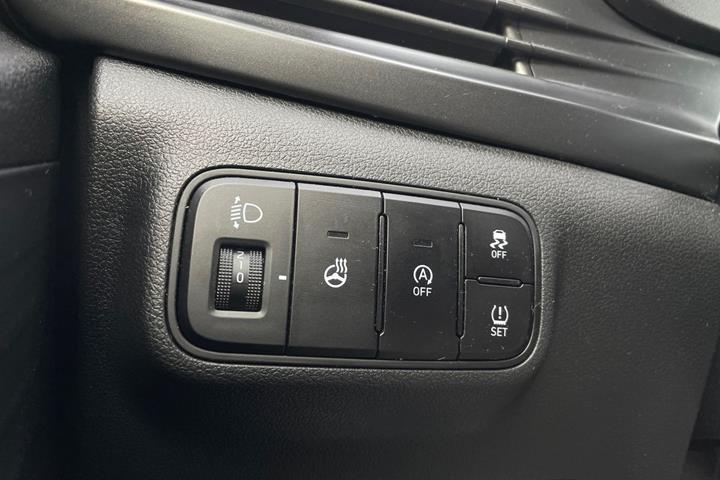 Blå Hyundai i20 fra 2021