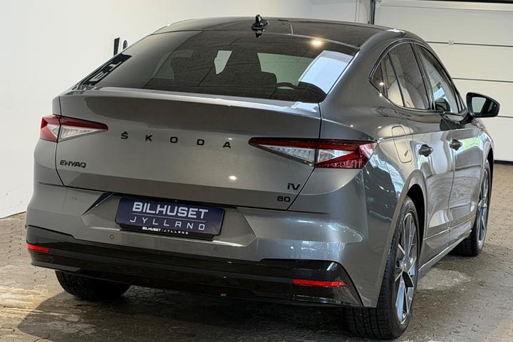 Grå Skoda Enyaq fra 2023