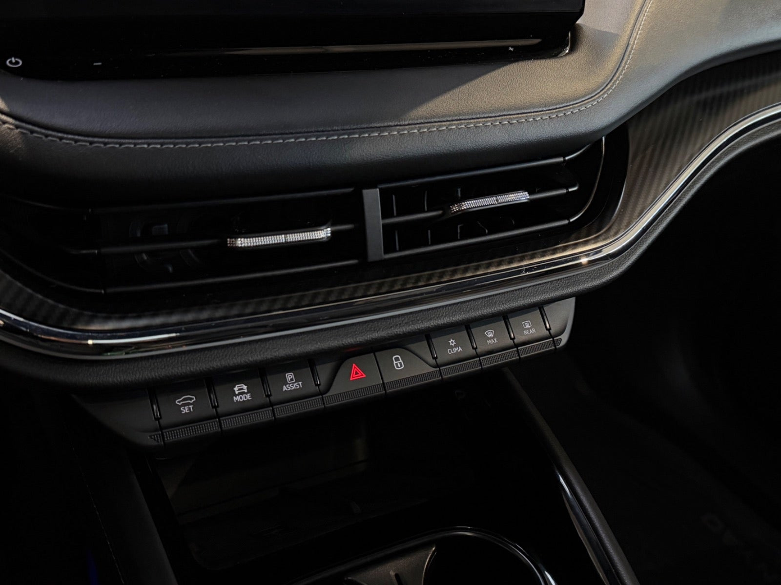 Grå Skoda Enyaq fra 2023