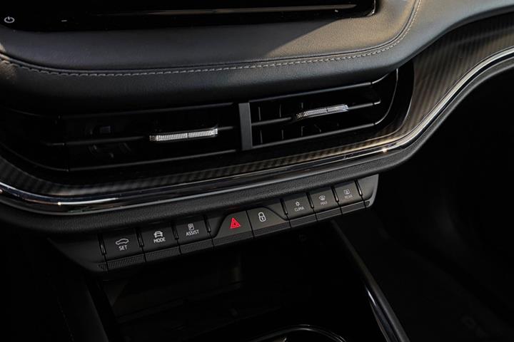 Grå Skoda Enyaq fra 2023