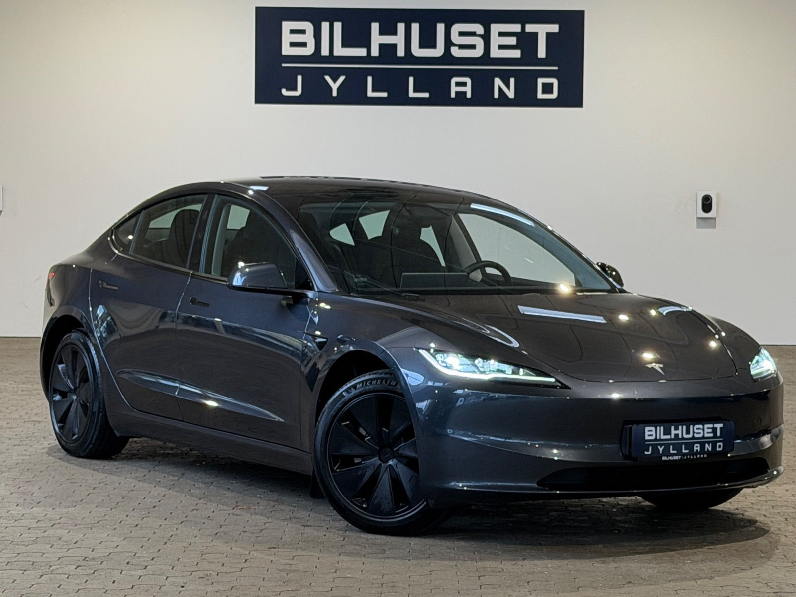 Tesla Model 3 RWD