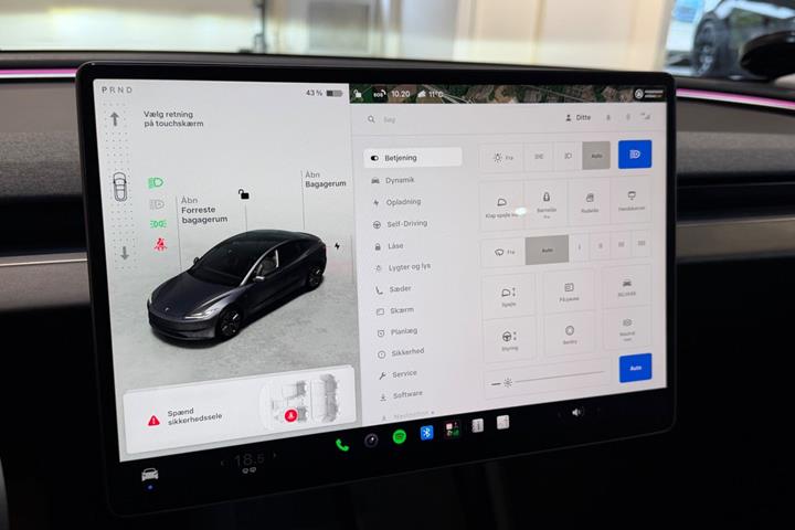 Grå Tesla Model 3 fra 2024
