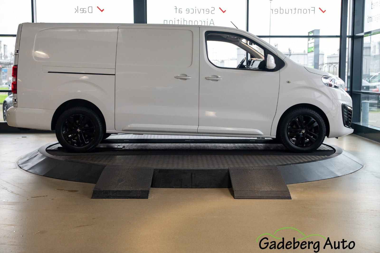 Hvid Peugeot Expert fra 2021
