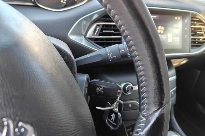undefined Peugeot 308 fra 2015