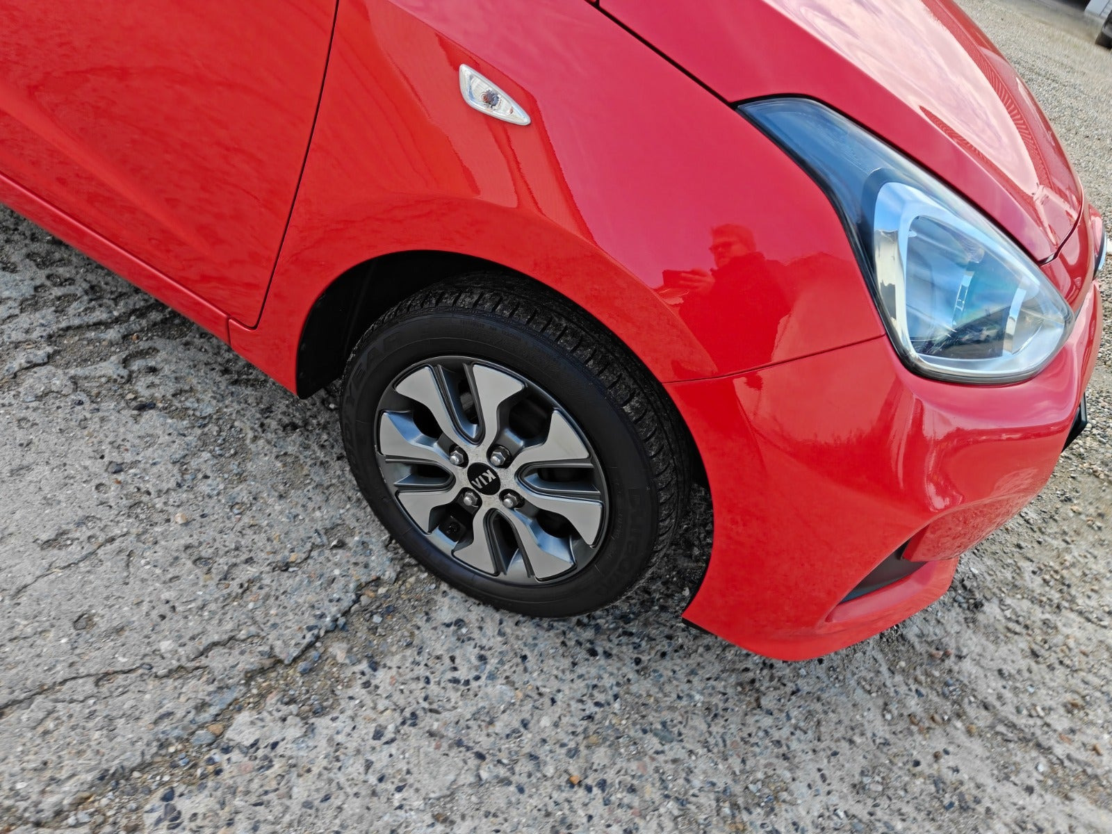 Gul Hyundai i10 fra 2018