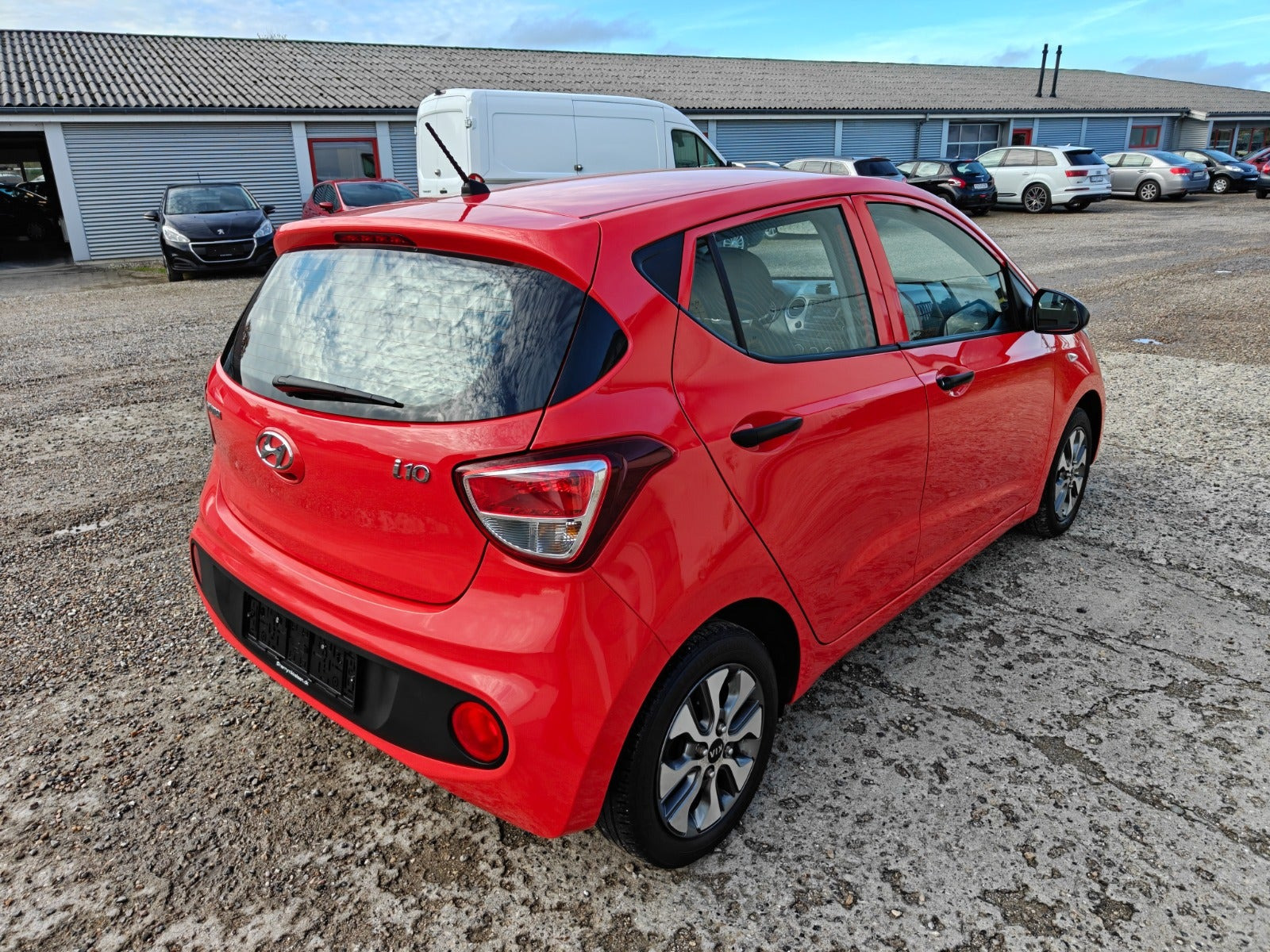Gul Hyundai i10 fra 2018